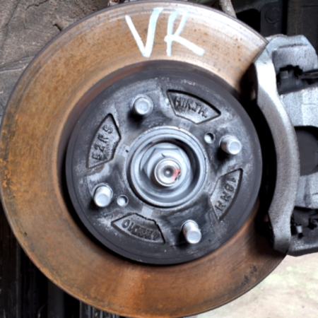 Suzuki Swift  Achsschenkel vorn rechts