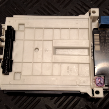 Suzuki Swift  Sicherungskasten Relaisträger