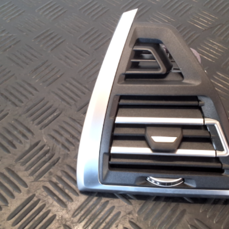 BMW ix3  Luftdüssen innenraum