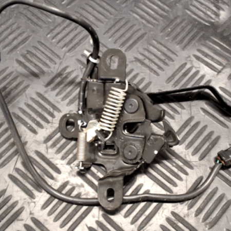 Toyota Yaris Cross  Motorhaubenschloss