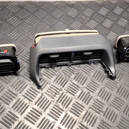 Toyota Yaris Cross  Luftdüssen innenraum