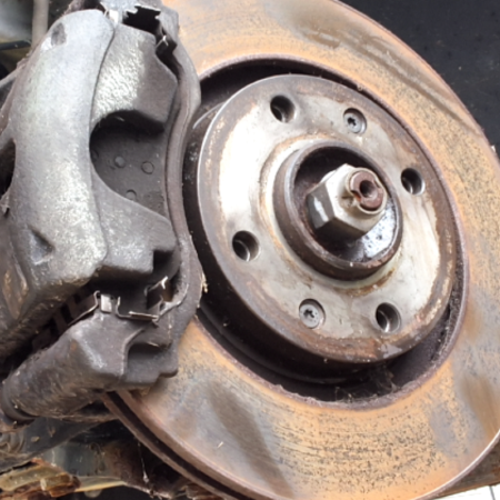 Peugeot 208  Achsschenkel vorne links