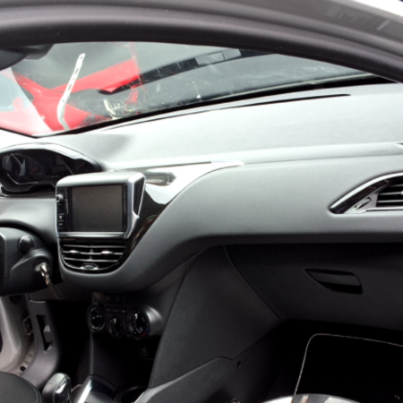 Peugeot 208  Airbag Armaturenbrett