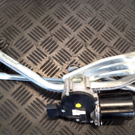 VW Caddy  Wischermotor vorne