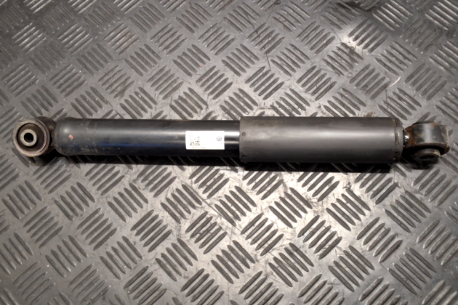 VW Caddy  Federbein Stossdämpfer hinten