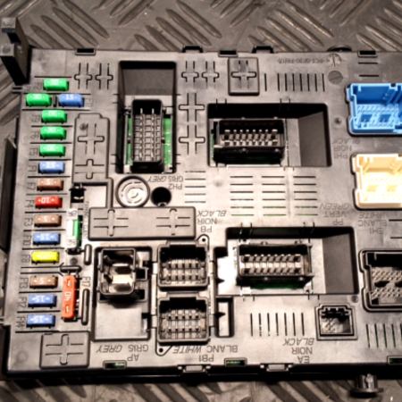 Peugeot Partner  Sicherungskasten Relaisträger