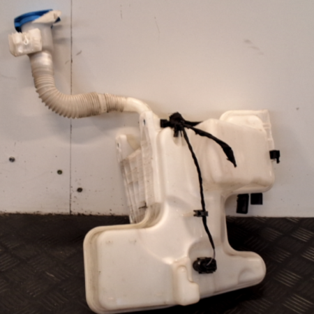 VW Touran  Behälter Waschanlage