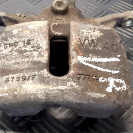 VW Touran  Bremszange Bremssattel vorne