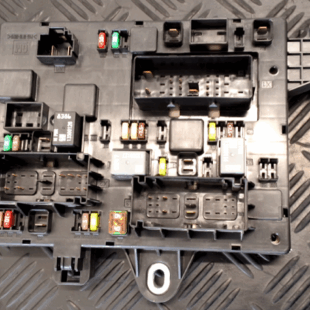 Opel Zafira  Sicherungskasten Relaisträger