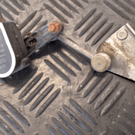 Mercedes-Benz E-CLASS  Niveausensor