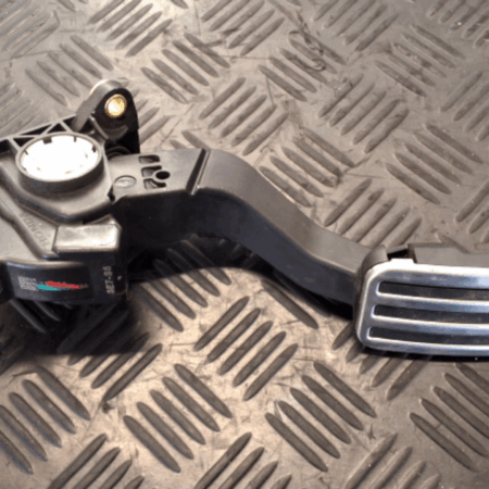 Honda CR-V  Gaspedal