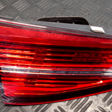 VW Passat  Rückleuchte links 3G9945307D