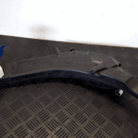 Peugeot 308  Behälter Waschanlage