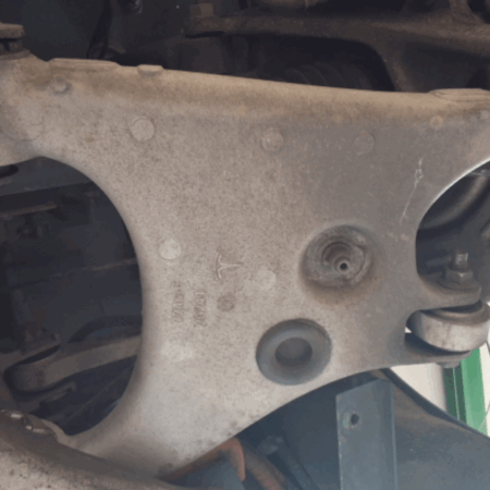 Tesla Model S  Querlenker hinten rechts
