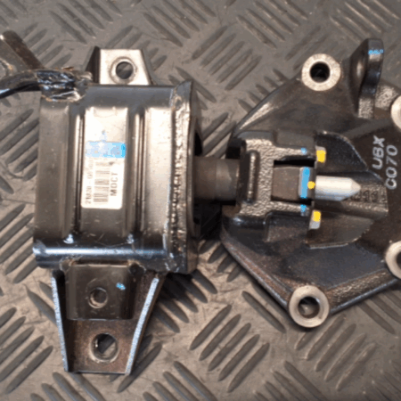 Hyundai i20  Motorbock Motorhalter