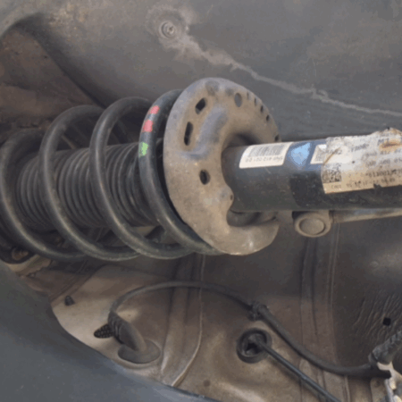 VW Tiguan  Federbein Stossdämpfer vorne