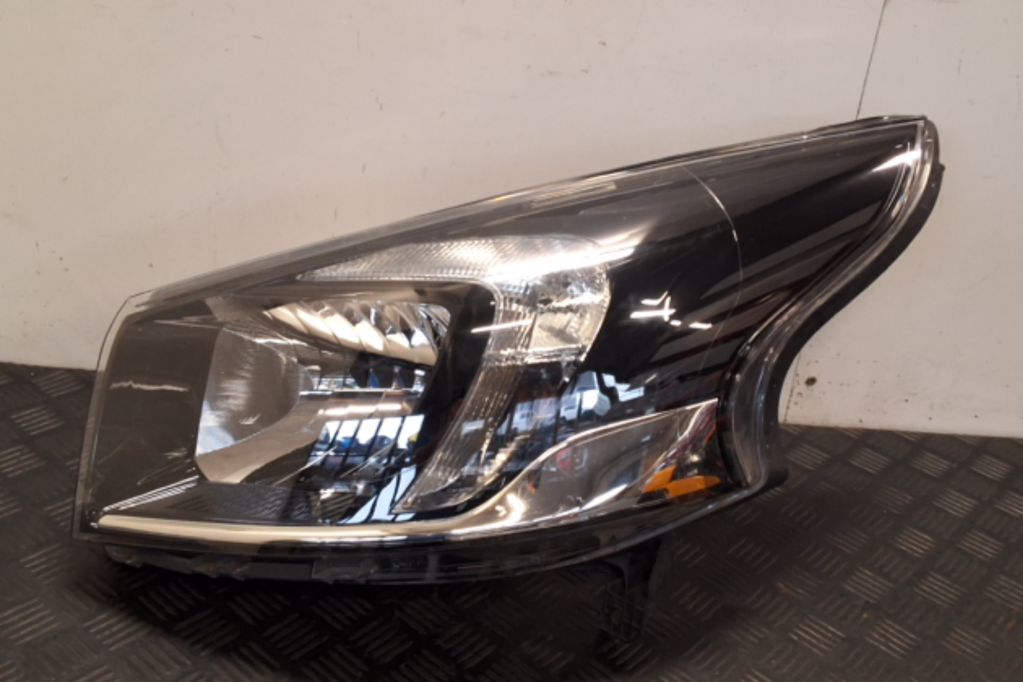 Opel Vivaro  Scheinwerfer links