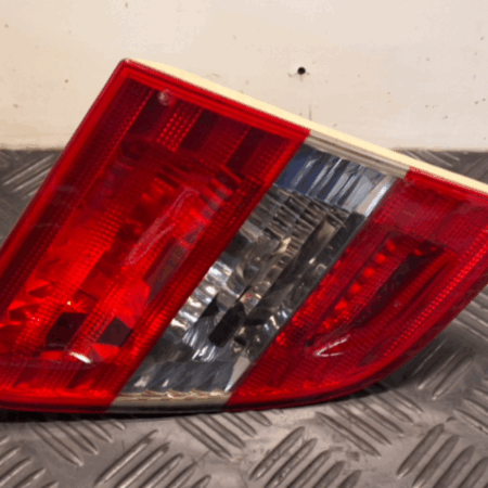 Mercedes-Benz 220  Rückleuchte links