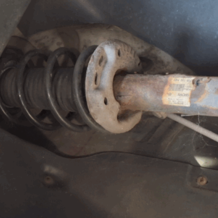 VW Touran  Federbein Stossdämpfer vorne